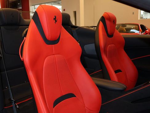 Certified 2025 Ferrari Roma Spider RWD image 15