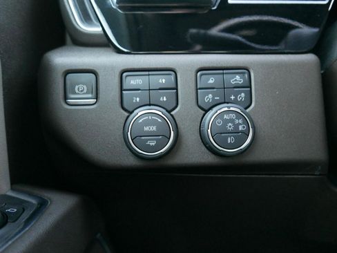 Used 2024 Chevrolet Silverado 3500 LTZ w/ LTZ Convenience Package AWD/4WD image 21