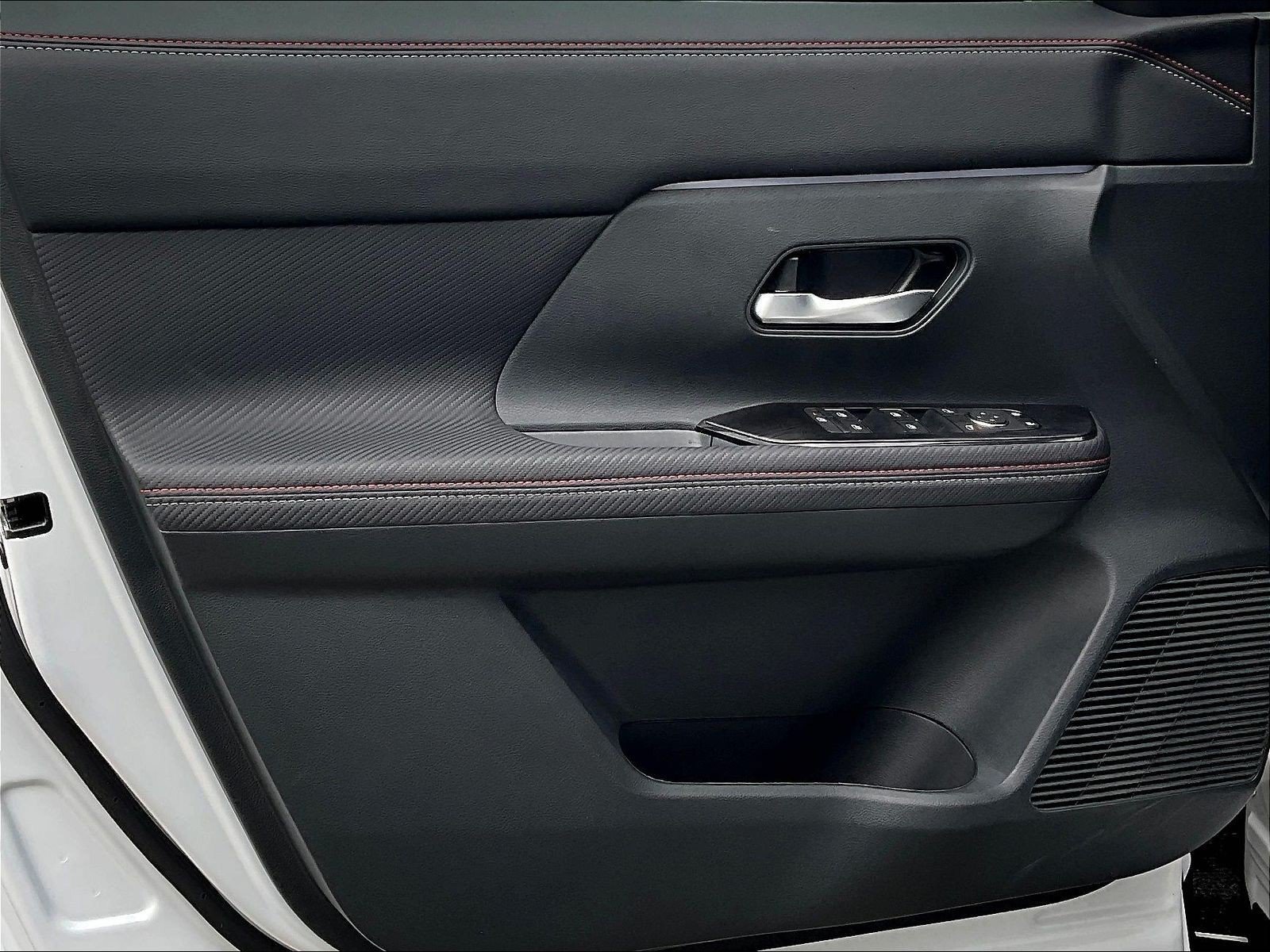 Certified 2025 Nissan Kicks SR FWD image 22
