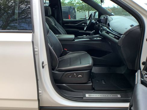 Used 2021 Cadillac Escalade Sport w/ Driver Assist Tech Package AWD/4WD image 27