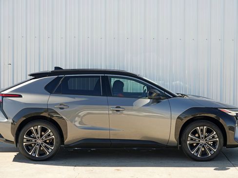 Used 2023 Toyota bZ4X Limited image 52