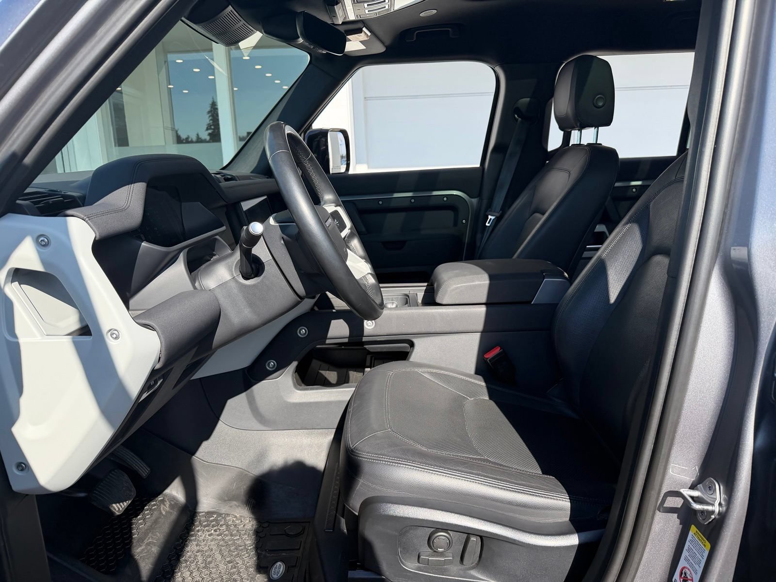 Used 2023 Land Rover Defender 110 SE AWD/4WD image 15