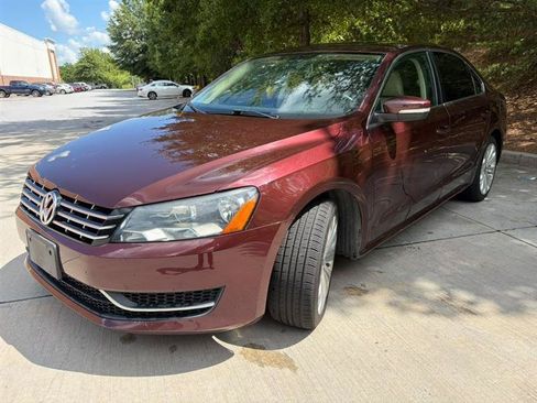 Used 2013 Volkswagen Passat TDI SE FWD image 3