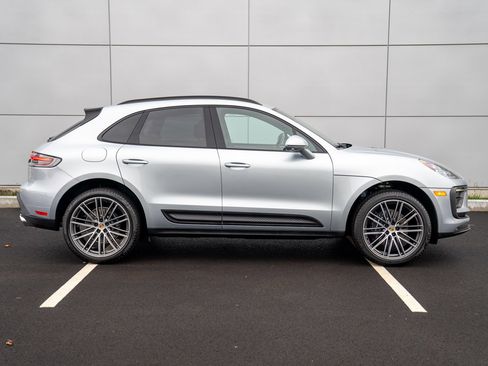 Certified 2026 Porsche Macan AWD/4WD image 8