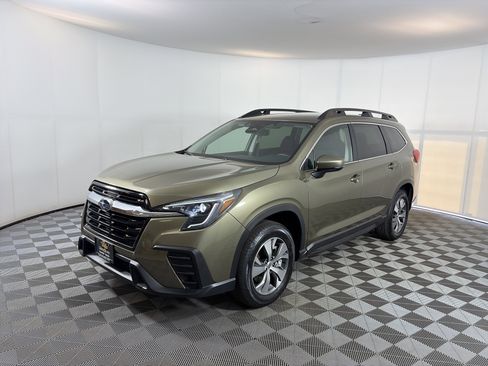 Used 2025 Subaru Ascent Premium AWD/4WD image 2