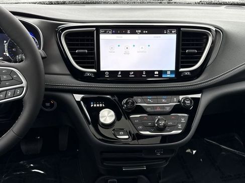 New 2026 Chrysler Pacifica Select image 12