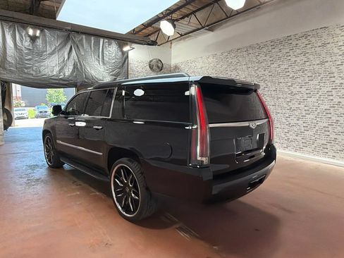 Used 2020 Cadillac Escalade ESV Luxury AWD/4WD image 5