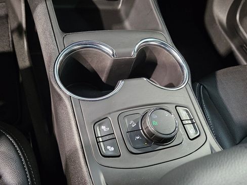 Used 2024 GMC Terrain SLT image 31