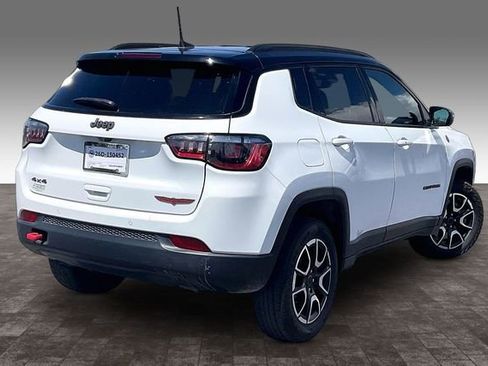 Used 2025 Jeep Compass Trailhawk AWD/4WD image 2