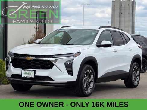 Used 2025 Chevrolet Trax LT w/ LT Convenience Package FWD image 1