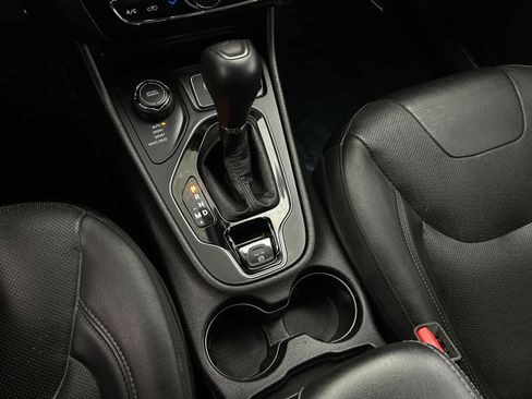 Used 2019 Jeep Cherokee Limited AWD/4WD image 13