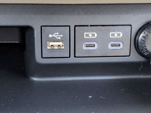Used 2023 Toyota Highlander XLE FWD image 22