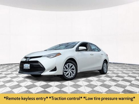 Used 2018 Toyota Corolla LE FWD image 2