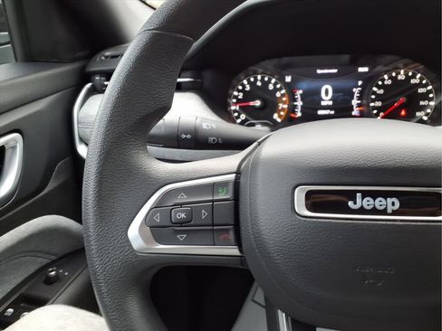 Used 2023 Jeep Compass Sport image 19