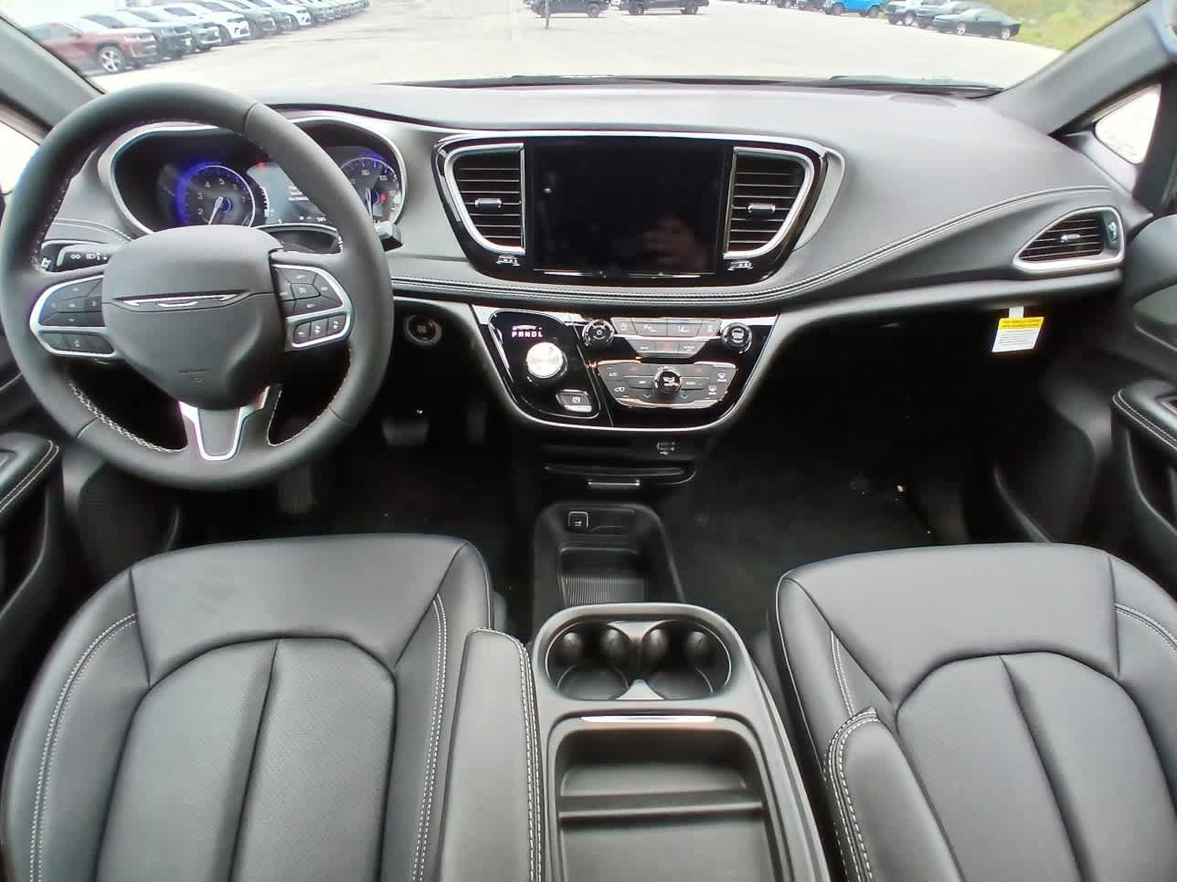 New 2027 Chrysler Pacifica Select FWD image 18