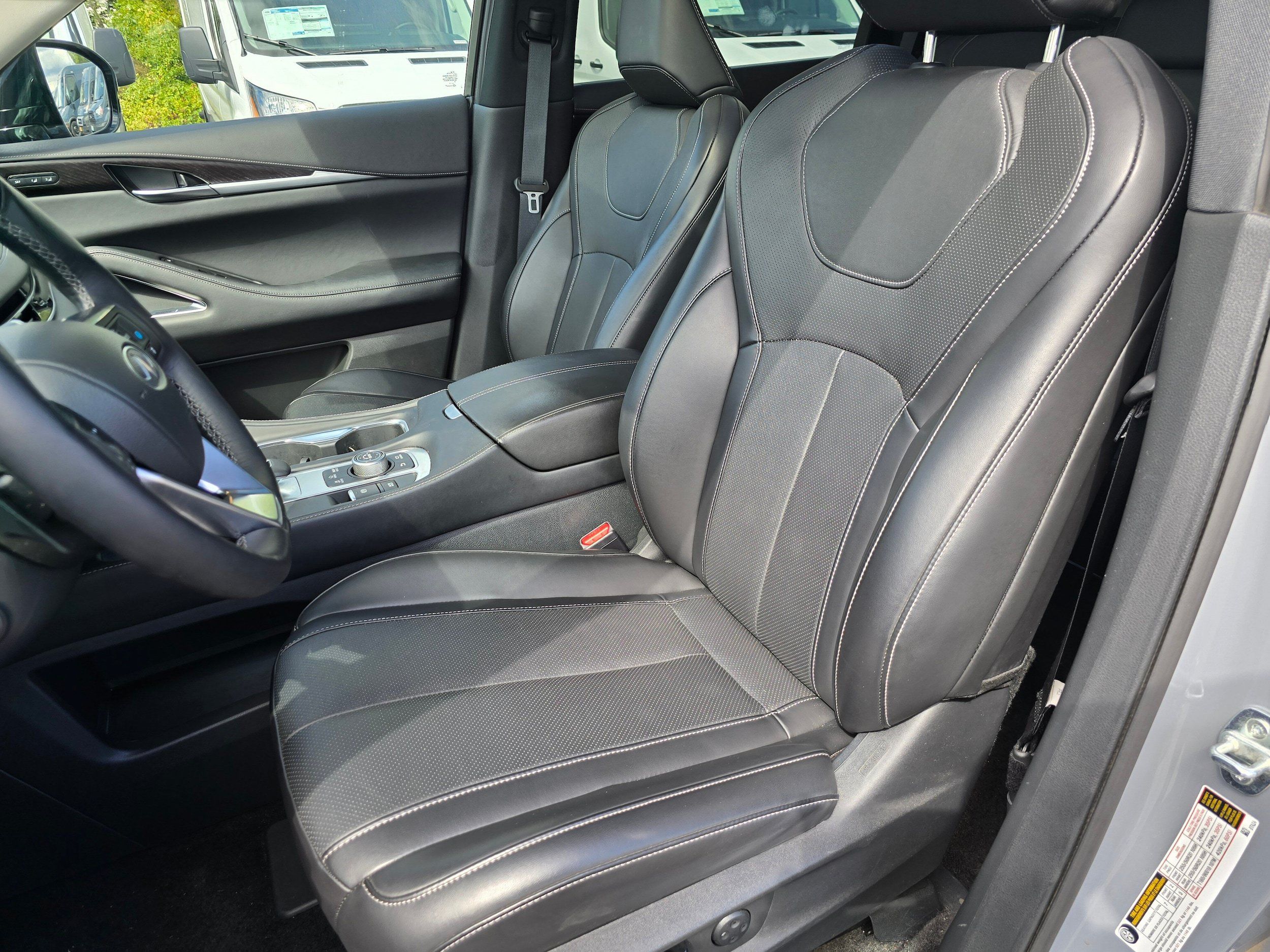 Used 2025 INFINITI QX60 Sensory w/ Vision Package AWD/4WD image 16