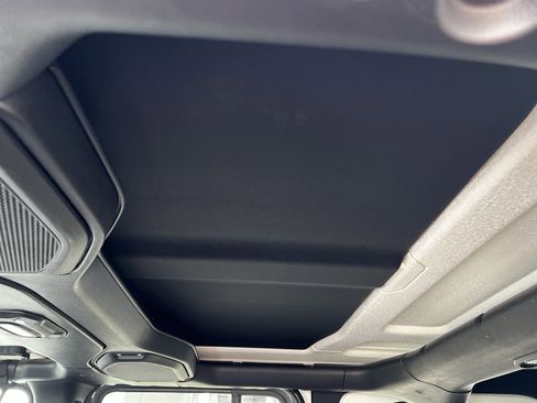 Used 2018 Jeep Wrangler Unlimited Sahara image 10