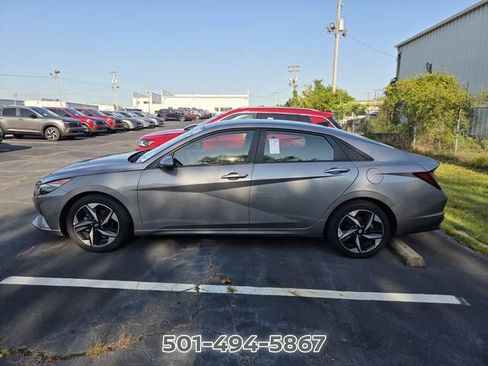 Used 2023 Hyundai Elantra SEL w/ Convenience Package FWD image 4
