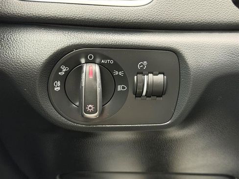 Used 2018 Audi Q3 2.0T Premium Plus w/ Premium Plus Package image 38