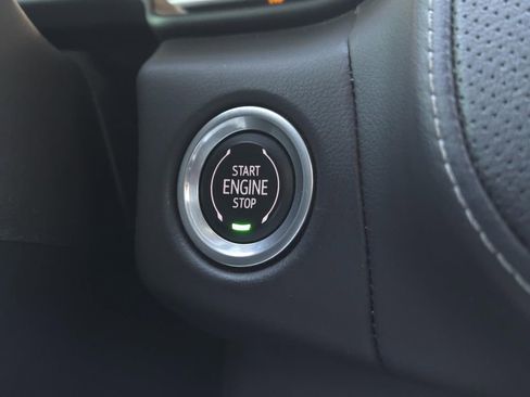 Used 2023 GMC Yukon XL SLT w/ SLT Luxury Package image 12