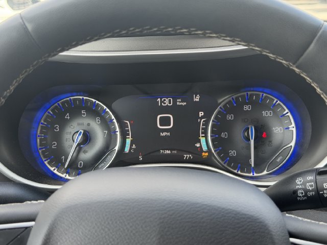 Used 2024 Chrysler Pacifica Touring-L FWD image 30