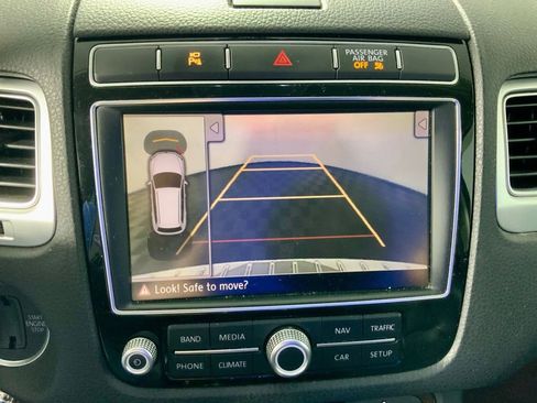 Used 2016 Volkswagen Touareg TDI image 4