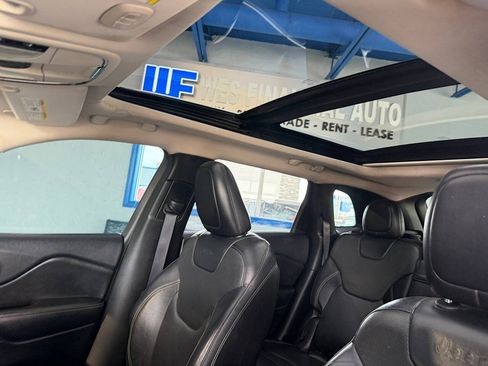 Used 2015 Jeep Cherokee Limited w/ Luxury Group FWD image 16