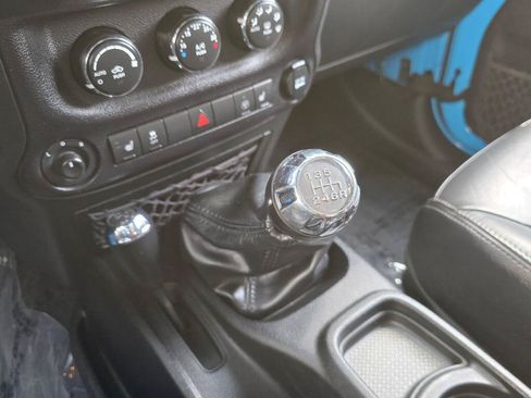 Used 2017 Jeep Wrangler Unlimited Sahara AWD/4WD image 30