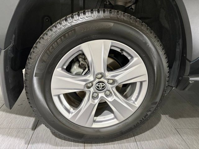Used 2025 Toyota RAV4 LE AWD/4WD image 24