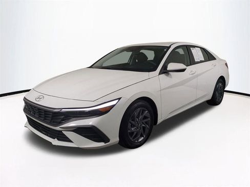 Used 2024 Hyundai Elantra SEL FWD image 9