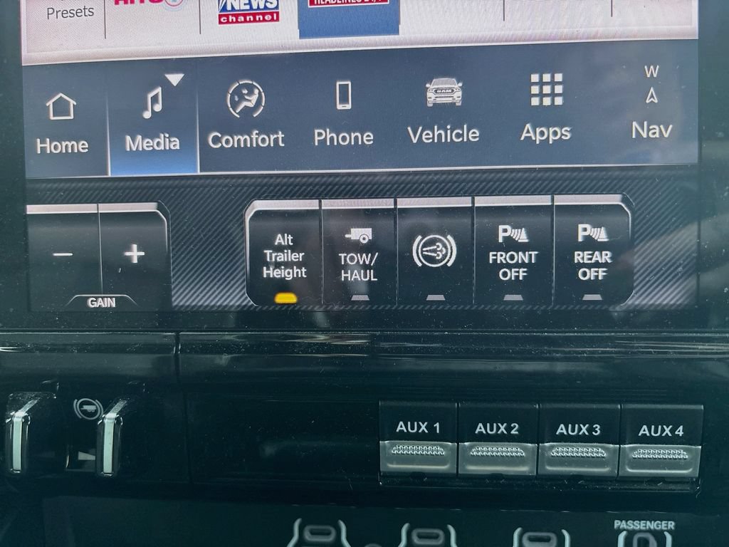 Used 2025 RAM 3500 Limited AWD/4WD image 31