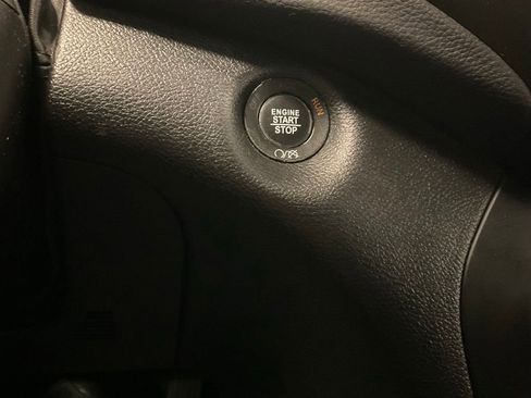 Used 2019 Jeep Cherokee Trailhawk w/ Cold Weather Group AWD/4WD image 15