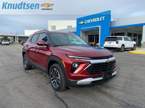 Used 2024 Chevrolet TrailBlazer LT w/ Driver Confidence Package image 1