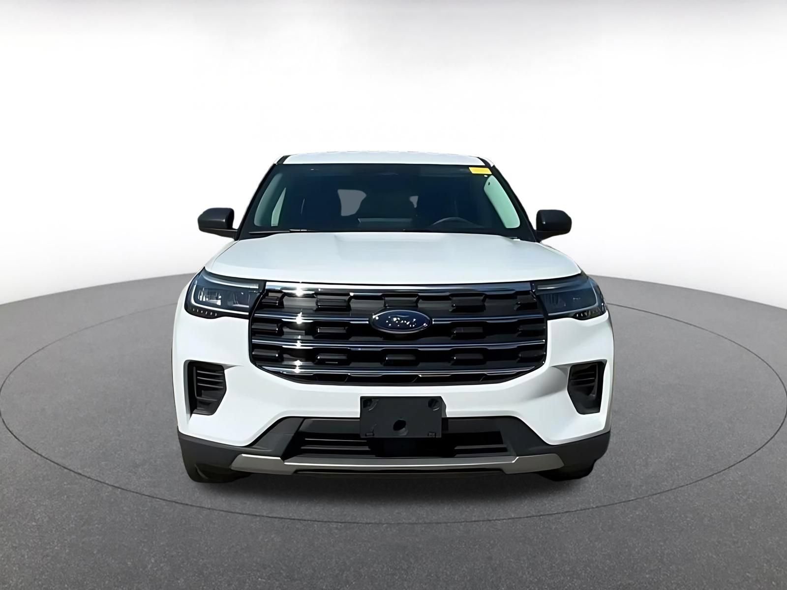 Used 2026 Ford Explorer Active AWD/4WD image 3