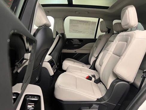 Used 2026 Lincoln Aviator Reserve AWD/4WD image 34