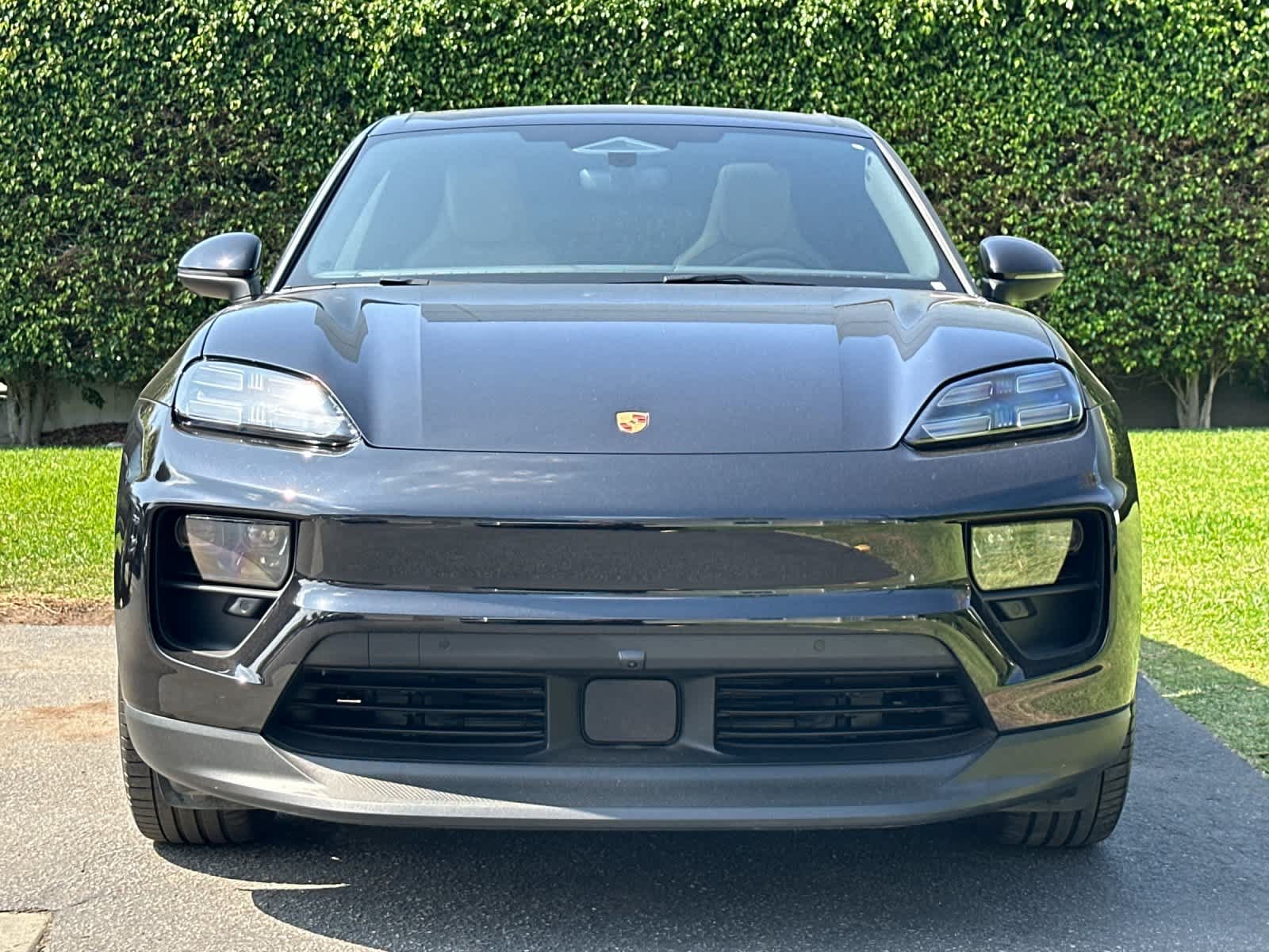 Certified 2025 Porsche Macan 4S Electric AWD/4WD image 11