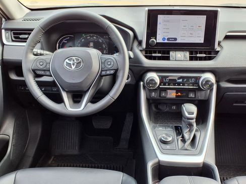 Used 2023 Toyota RAV4 XLE Premium AWD/4WD image 12
