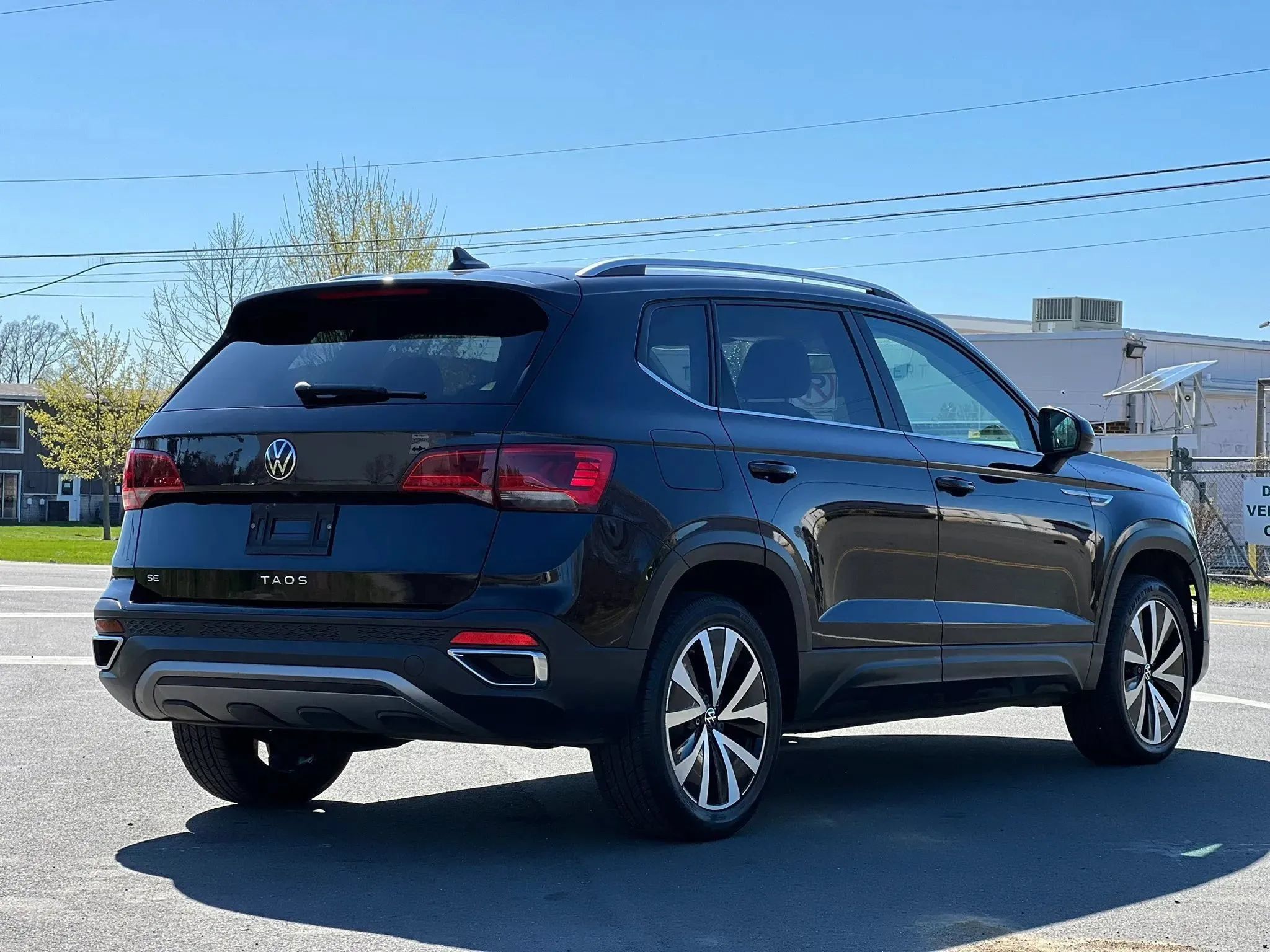 Used 2022 Volkswagen Taos SE FWD image 5