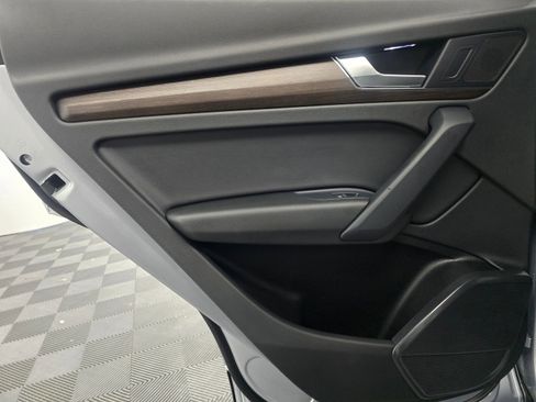 Used 2023 Audi Q5 2.0T Premium w/ Convenience Package image 21