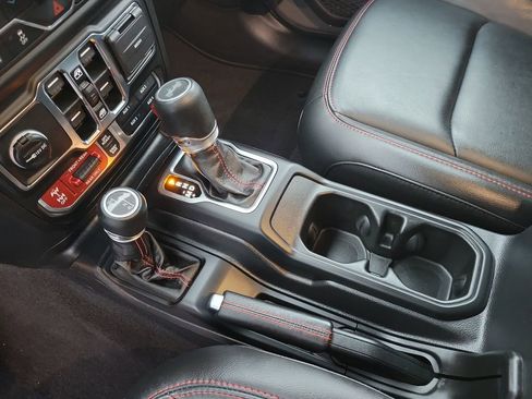 Used 2023 Jeep Wrangler Unlimited Rubicon image 25