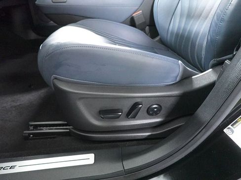 Used 2024 Nissan Ariya AWD image 11