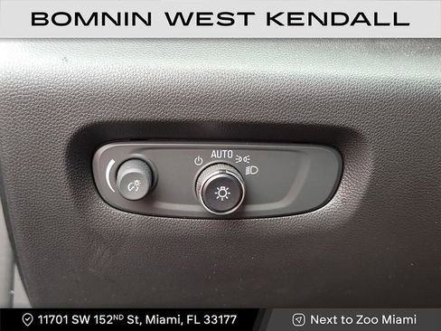 Used 2023 Chevrolet Traverse LT image 23