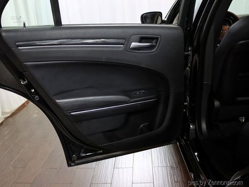 Used 2018 Chrysler 300 Touring image 27