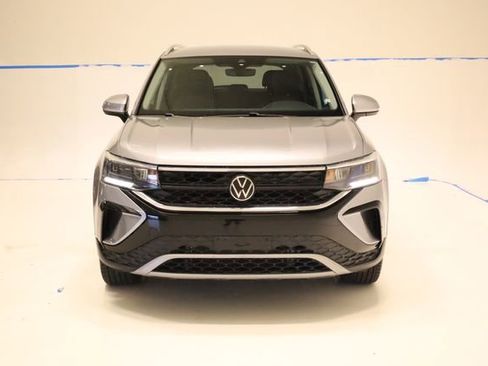 Used 2024 Volkswagen Taos SE FWD image 4