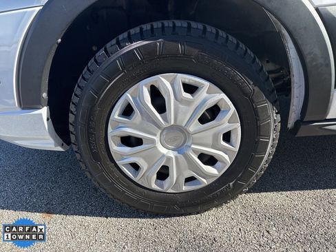 Used 2023 Ford Transit 350 XLT image 3