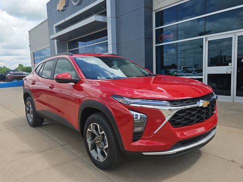 New 2026 Chevrolet Trax LT FWD image 1