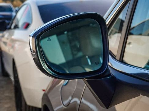 Certified 2019 Chrysler Pacifica Limited image 19