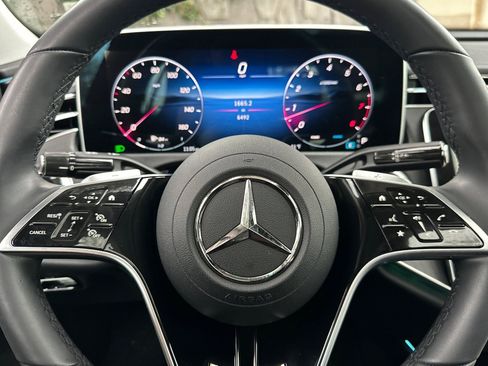 Used 2025 Mercedes-Benz E 350 4MATIC Sedan image 17