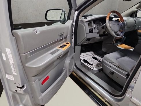 Used 2009 Chrysler Aspen Limited image 9