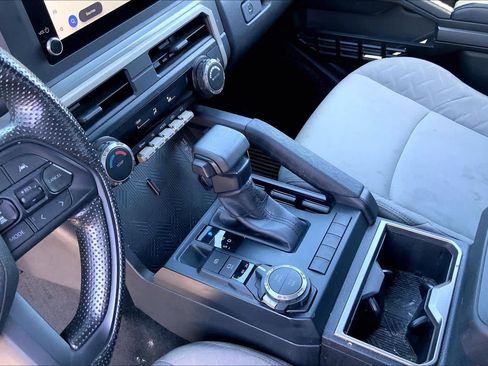 Used 2025 Toyota Tacoma SR5 AWD/4WD image 15